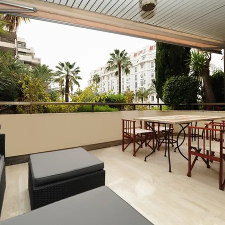 Gray D'albion Yourhosthelper * Cannes